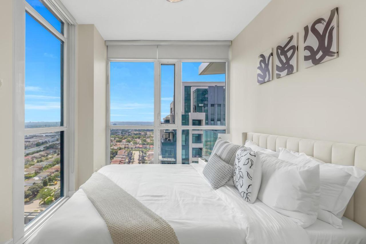Ultra Luxurious 2.5 Bedroom 2 Full Bathroom 1 Parking Condo Near Sq1 Striking Views Mississauga Dış mekan fotoğraf