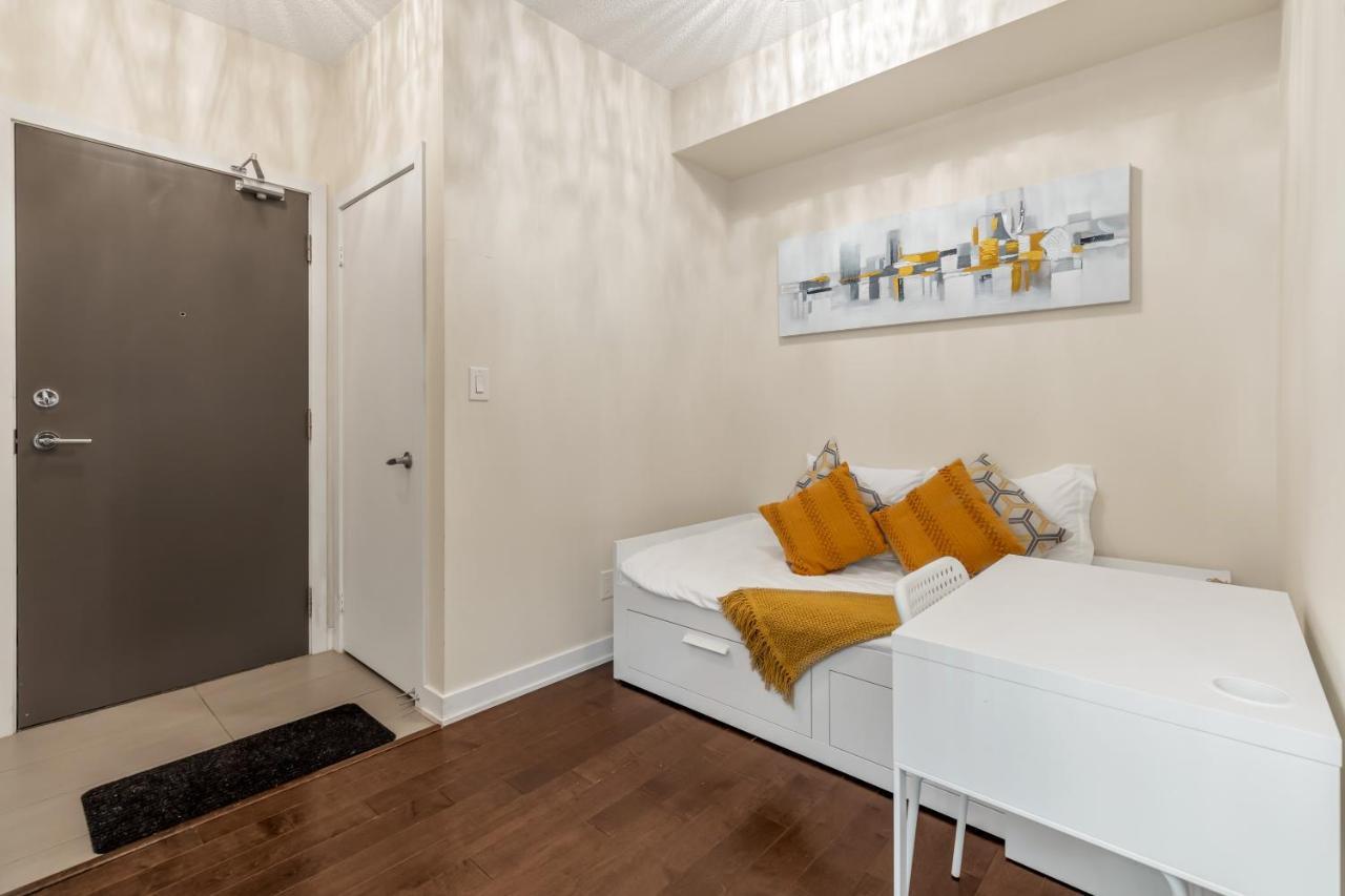 Ultra Luxurious 2.5 Bedroom 2 Full Bathroom 1 Parking Condo Near Sq1 Striking Views Mississauga Dış mekan fotoğraf