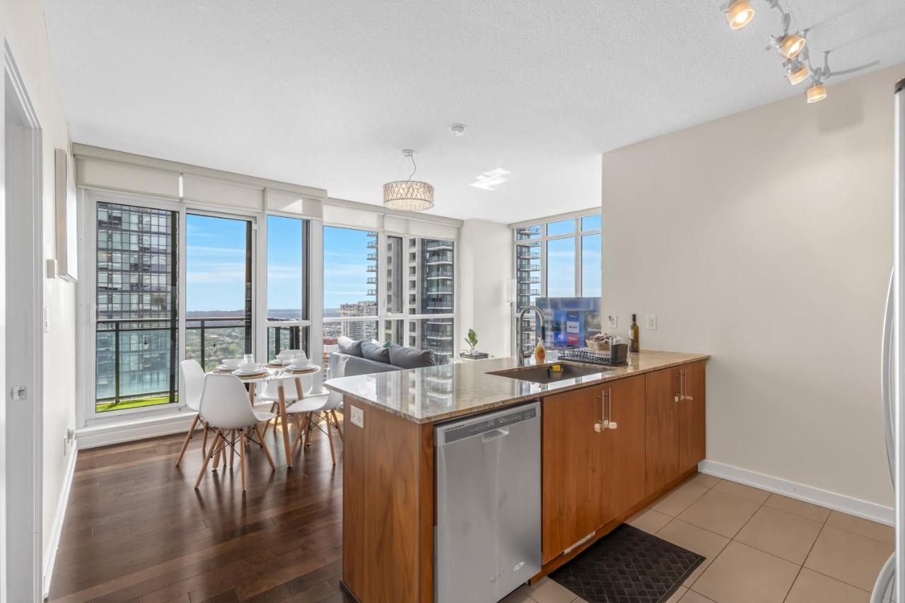 Ultra Luxurious 2.5 Bedroom 2 Full Bathroom 1 Parking Condo Near Sq1 Striking Views Mississauga Dış mekan fotoğraf
