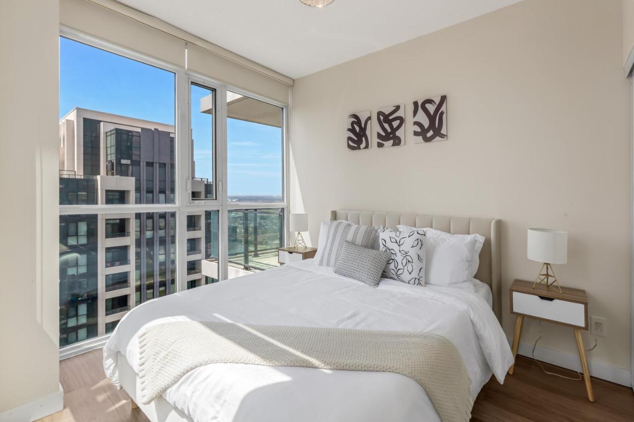 Ultra Luxurious 2.5 Bedroom 2 Full Bathroom 1 Parking Condo Near Sq1 Striking Views Mississauga Dış mekan fotoğraf