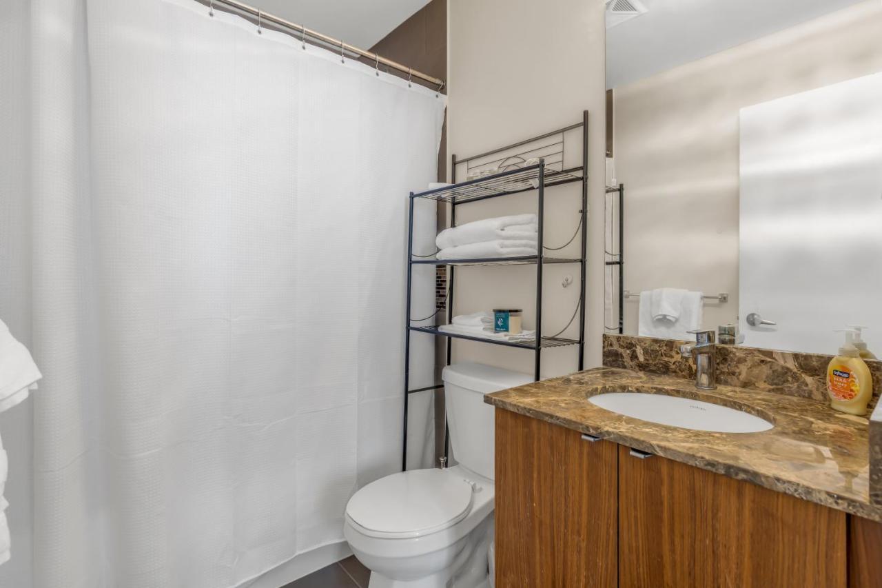 Ultra Luxurious 2.5 Bedroom 2 Full Bathroom 1 Parking Condo Near Sq1 Striking Views Mississauga Dış mekan fotoğraf