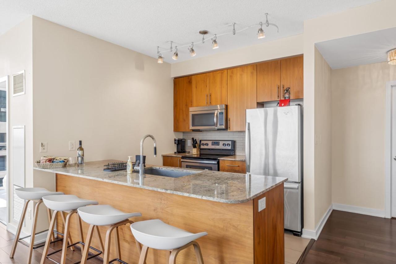 Ultra Luxurious 2.5 Bedroom 2 Full Bathroom 1 Parking Condo Near Sq1 Striking Views Mississauga Dış mekan fotoğraf