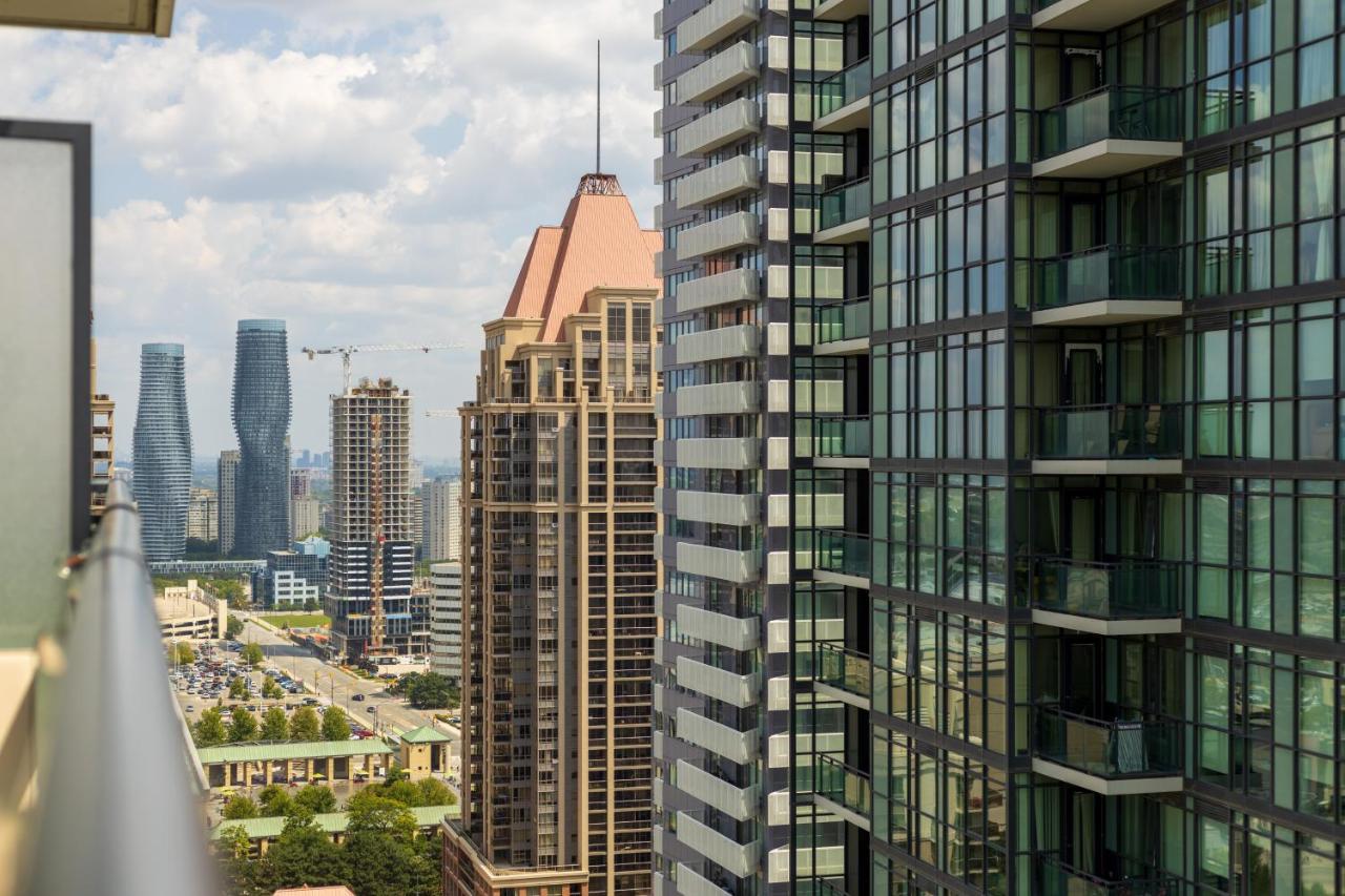 Ultra Luxurious 2.5 Bedroom 2 Full Bathroom 1 Parking Condo Near Sq1 Striking Views Mississauga Dış mekan fotoğraf