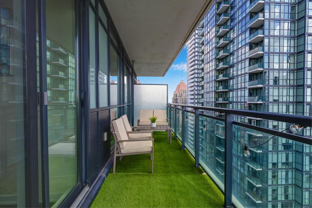 Ultra Luxurious 2.5 Bedroom 2 Full Bathroom 1 Parking Condo Near Sq1 Striking Views Mississauga Dış mekan fotoğraf