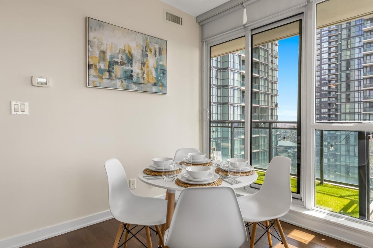 Ultra Luxurious 2.5 Bedroom 2 Full Bathroom 1 Parking Condo Near Sq1 Striking Views Mississauga Dış mekan fotoğraf