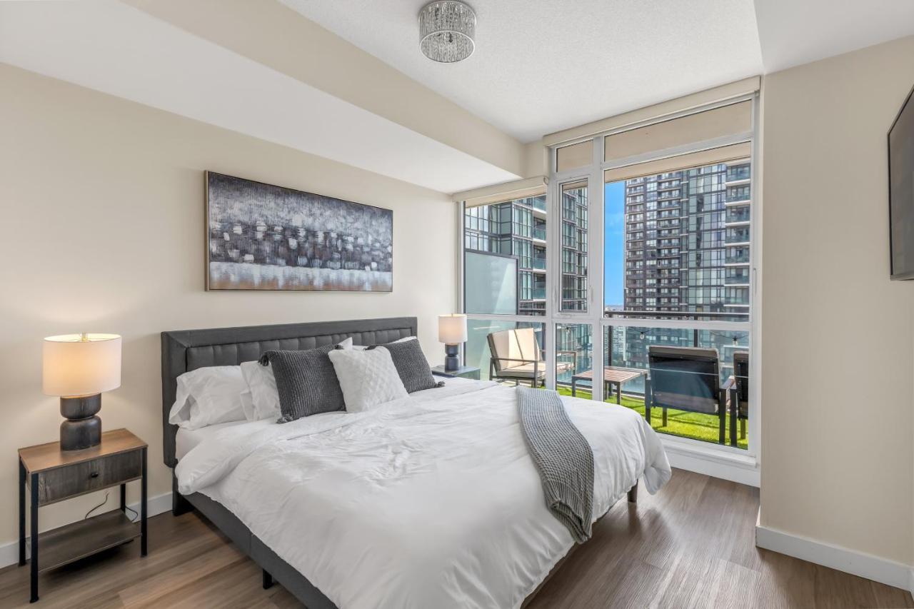 Ultra Luxurious 2.5 Bedroom 2 Full Bathroom 1 Parking Condo Near Sq1 Striking Views Mississauga Dış mekan fotoğraf